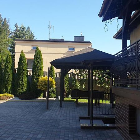 Pokoje Goscinne U Marka Tuszyn Bagian luar foto
