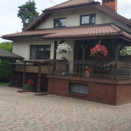 Pokoje Goscinne U Marka Tuszyn Bagian luar foto