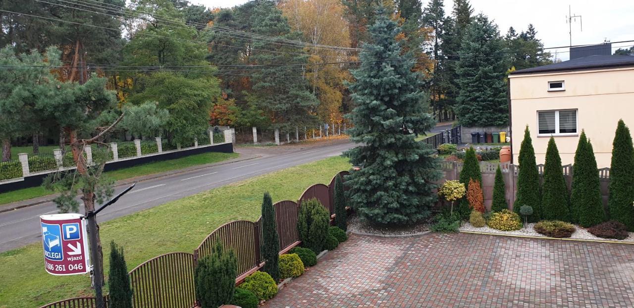 Pokoje Goscinne U Marka Tuszyn Bagian luar foto