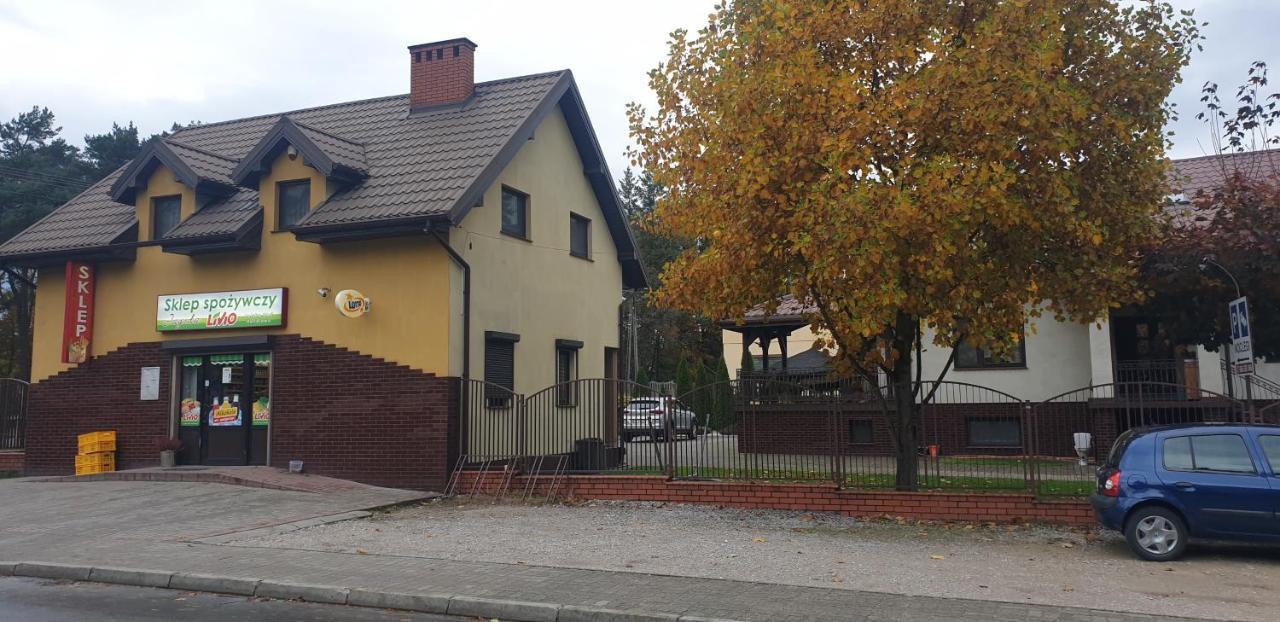 Pokoje Goscinne U Marka Tuszyn Bagian luar foto
