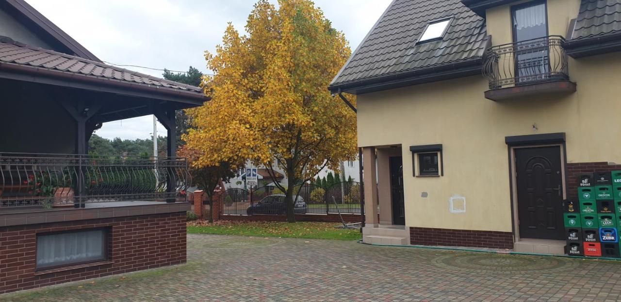 Pokoje Goscinne U Marka Tuszyn Bagian luar foto