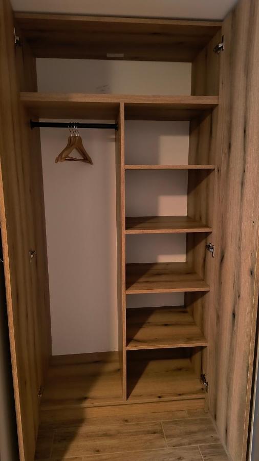 Pokoje Goscinne U Marka Tuszyn Bagian luar foto