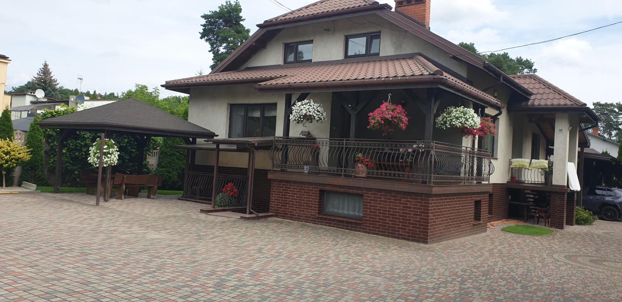 Pokoje Goscinne U Marka Tuszyn Bagian luar foto
